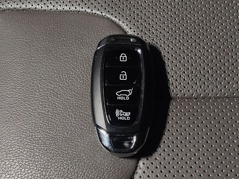 Used 2020 Hyundai Santa Fe Limited image 32