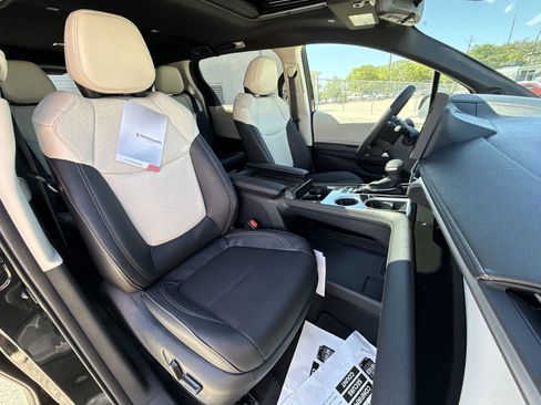 Certified 2026 Toyota Sienna Limited image 27