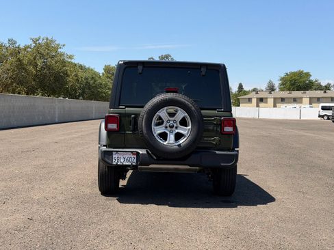 Used 2022 Jeep Wrangler Unlimited Sport AWD/4WD image 4