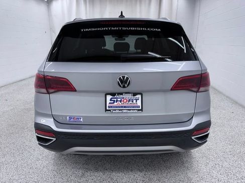 Used 2024 Volkswagen Taos SE FWD image 3
