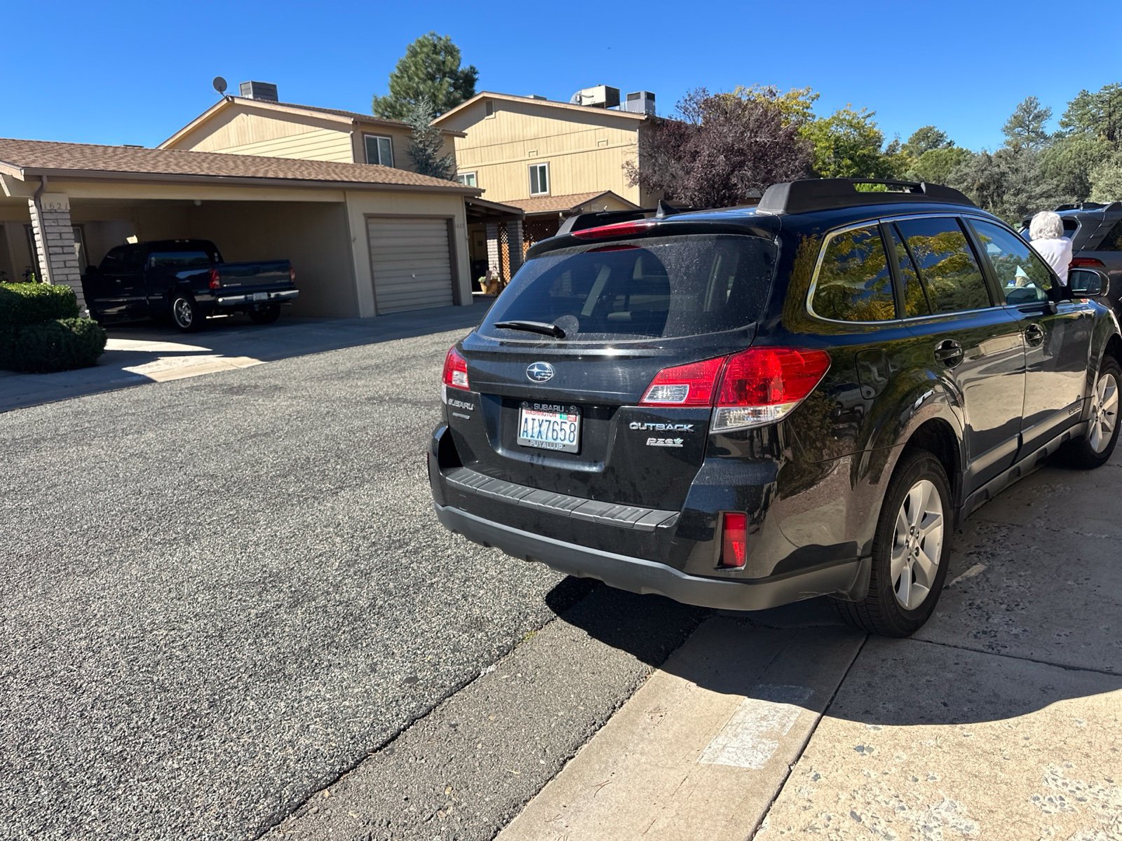 Used 2013 Subaru Outback 2.5i Limited w/ Moonroof Pkg AWD/4WD image 6