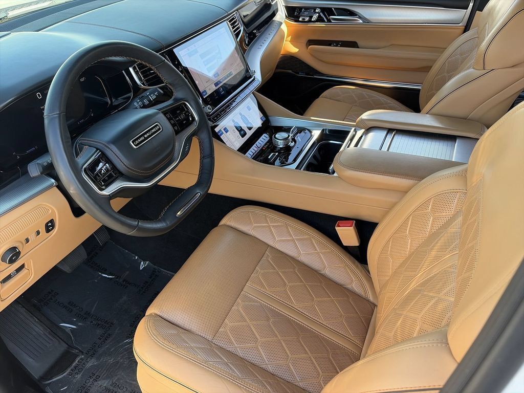 Used 2023 Jeep Grand Wagoneer Series III AWD/4WD image 12