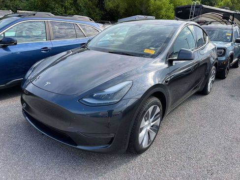 Used 2024 Tesla Model Y Long Range AWD/4WD image 4