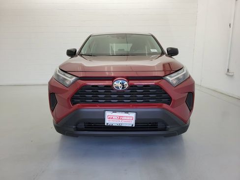 Used 2025 Toyota RAV4 LE AWD/4WD image 3