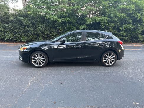 Used 2017 MAZDA MAZDA3 Touring FWD image 2