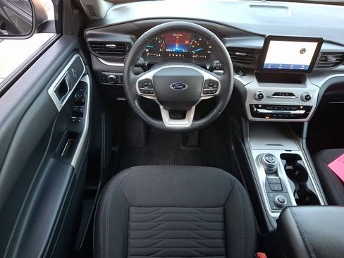 Used 2021 Ford Explorer XLT image 13