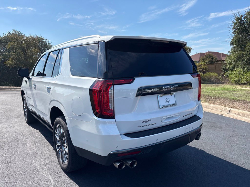 Used 2023 GMC Yukon Denali Ultimate AWD/4WD image 3