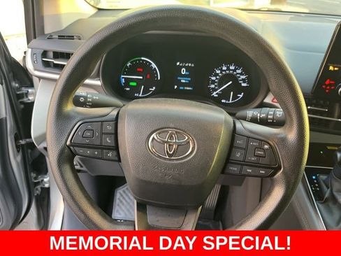 Used 2022 Toyota Sienna LE w/ LE Plus Package FWD image 18