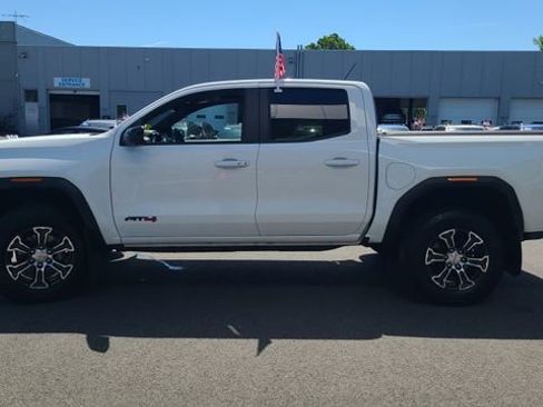 Used 2024 GMC Canyon AT4 w/ Technology Package AWD/4WD image 4