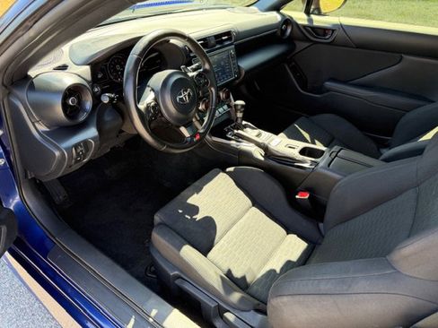 Used 2022 Toyota GR86 RWD image 11