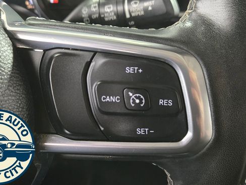 Used 2023 Jeep Wrangler Unlimited Sahara w/ Cold Weather Group AWD/4WD image 13