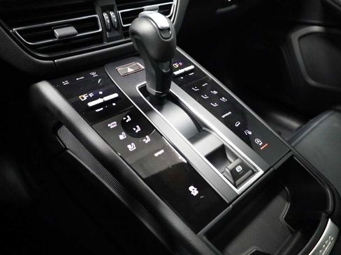 Certified 2025 Porsche Macan image 29