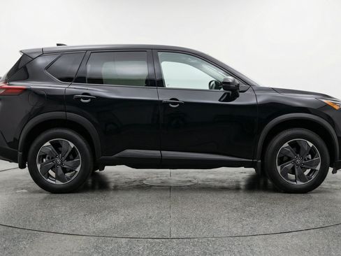 Used 2025 Nissan Rogue SV AWD/4WD image 11