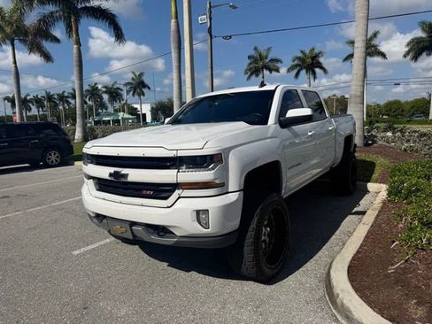 Used 2018 Chevrolet Silverado 1500 LT w/ All Star Edition image 4