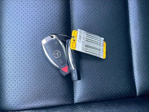 Used 2015 Mercedes-Benz GLK 350 4MATIC image 33