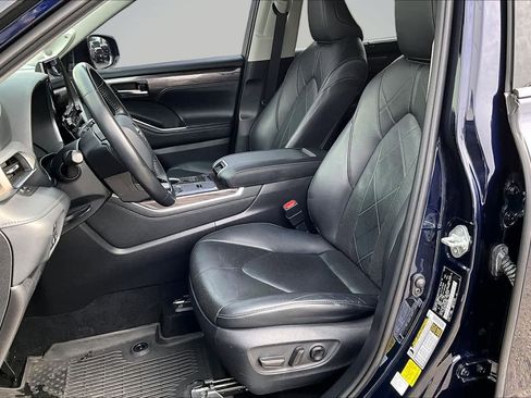 Used 2020 Toyota Highlander Platinum AWD/4WD image 11