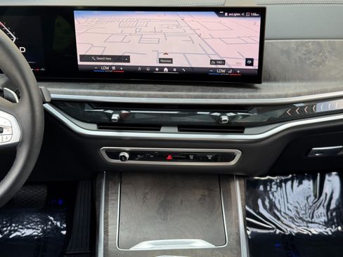 Used 2024 BMW X7 xDrive40i AWD/4WD image 23