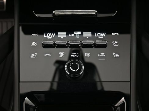 Certified 2025 Porsche Cayenne Turbo GT AWD/4WD image 18
