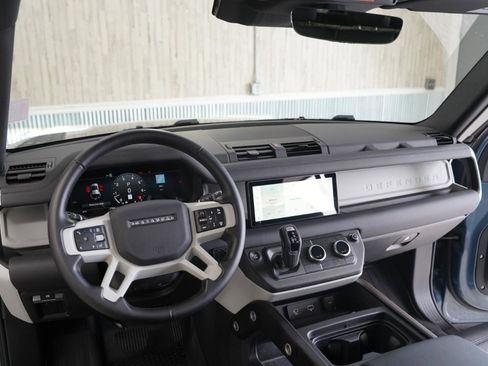 Used 2024 Land Rover Defender 110 S image 11