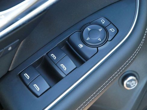 Used 2021 Buick Envision Essence image 17