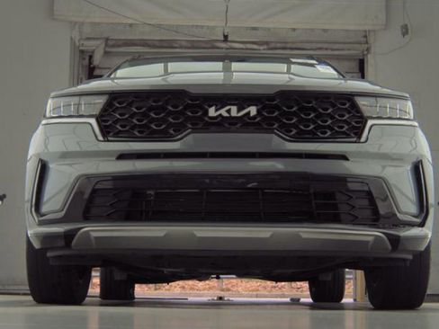Used 2023 Kia Sorento S w/ Panoramic Sunroof Package FWD image 4