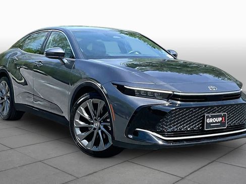 Used 2024 Toyota Crown Limited w/ Advanced Technology Package image 3