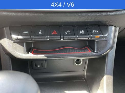 Used 2022 Chevrolet Colorado LT w/ Safety Package AWD/4WD image 31
