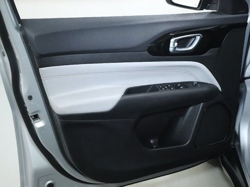 Used 2025 Jeep Compass Limited AWD/4WD image 15
