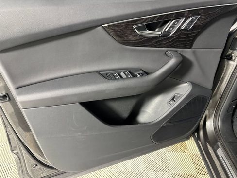 Used 2021 Audi Q7 3.0T Premium Plus w/ Premium Plus Package AWD/4WD image 10
