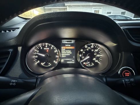 Used 2017 Nissan Rogue S image 12