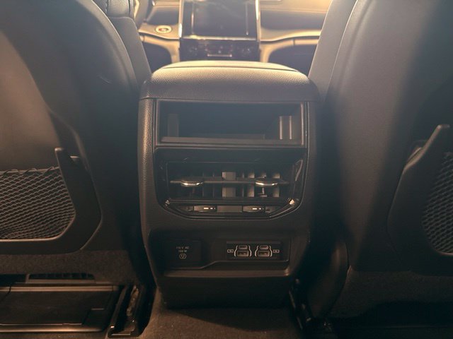 Used 2025 Jeep Grand Cherokee Altitude AWD/4WD image 21