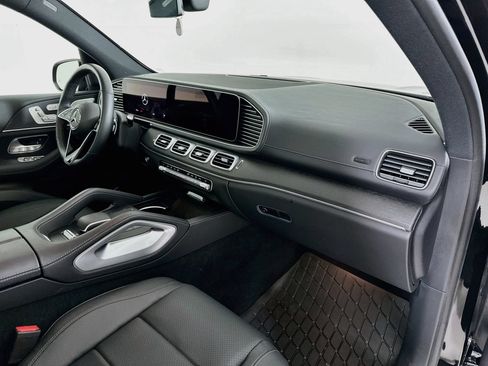 Certified 2025 Mercedes-Benz GLS 450 4MATIC image 33