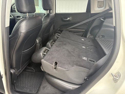 Used 2018 Jeep Compass Latitude w/ Popular Equipment Group image 11