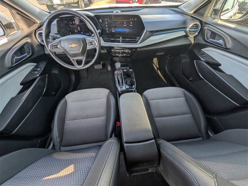 Used 2025 Chevrolet Trax LT w/ Driver Confidence Package image 10