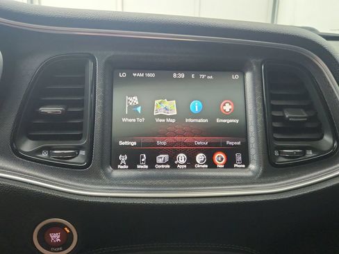 Used 2015 Dodge Challenger SRT RWD image 27