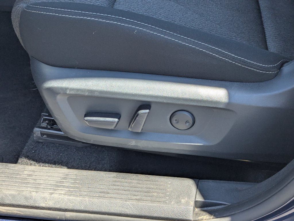 Used 2025 Nissan Rogue SV AWD/4WD image 25
