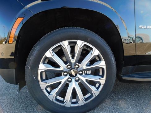 New 2025 Chevrolet Suburban High Country image 10