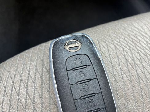 Used 2025 Nissan Rogue SV image 27