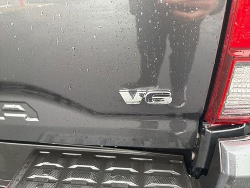 Used 2018 Toyota Tacoma TRD Sport image 10