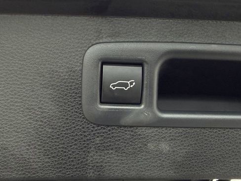 Used 2023 Toyota Highlander XLE FWD image 31