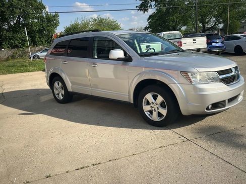 Used 2010 Dodge Journey SXT w/ Flexible Seating Group image 7