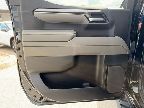 Used 2025 Chevrolet Silverado 1500 ZR2 w/ Technology Package image 27