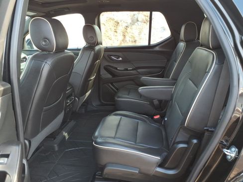 Used 2023 Chevrolet Traverse Premier image 11