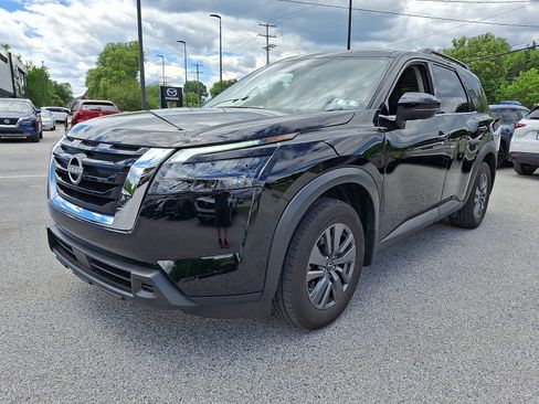 Used 2024 Nissan Pathfinder SV w/ SV Premium Package AWD/4WD image 4