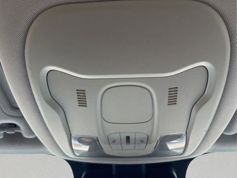 Certified 2018 Jeep Renegade Latitude image 25