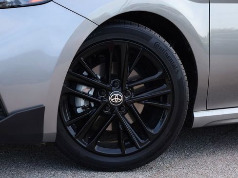 Used 2025 Toyota Camry SE image 3