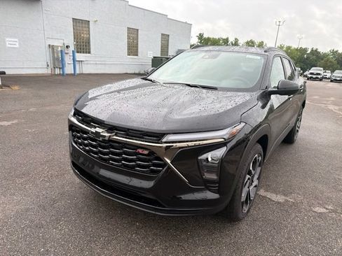 Used 2026 Chevrolet Trax RS w/ Sunroof Package FWD image 4