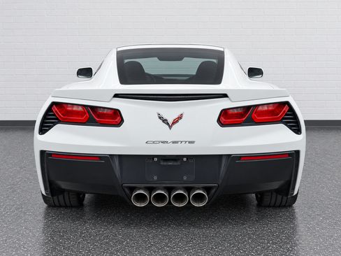 Used 2016 Chevrolet Corvette Stingray Coupe RWD image 3