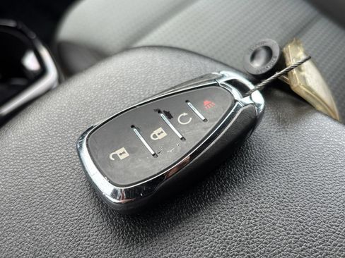 Used 2025 Chevrolet Trax LT FWD image 25