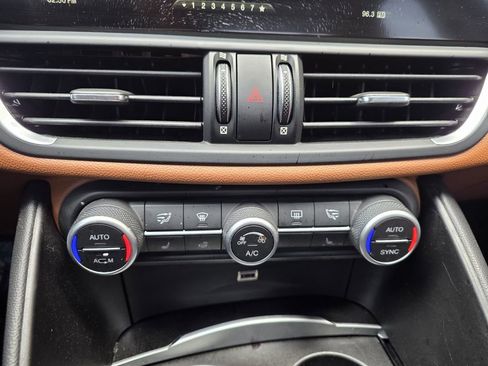Used 2018 Alfa Romeo Giulia AWD image 29